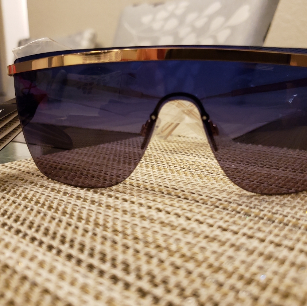 Quay Get right Shield Sunglasses